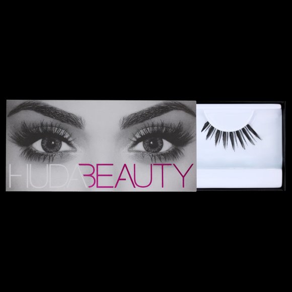 💥$10 add on item💥 Huda Beauty - Classic False Lash - Monique #3 - Picture 1 of 4